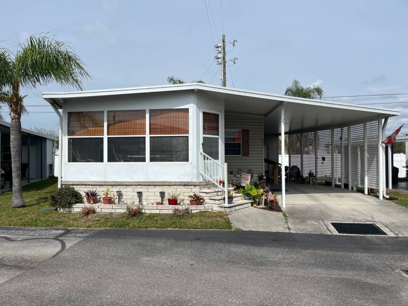 Welcome to Florida Living, make it yours with this 2 Bed/1 Bath - Beach Home for sale in St. Petersburg, Florida on Beachhouse.com