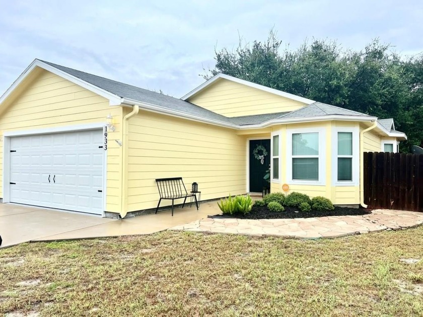 Easy to show lockbox. Call Agent 361-727-704. Refrigerator - Beach Home for sale in Aransas Pass, Texas on Beachhouse.com