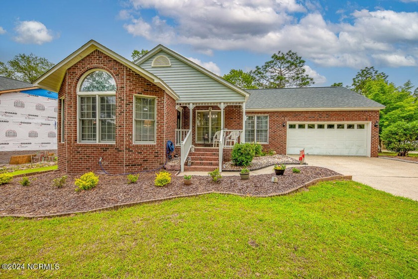 Welcome home in the heart of Fairfield Harbour! This delightful - Beach Home for sale in New Bern, North Carolina on Beachhouse.com