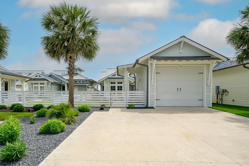 This Waterfront 3 bed 2 bath has an additional loft area with - Beach Home for sale in Rockport, Texas on Beachhouse.com