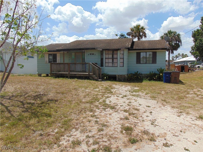 HANDYMAN SPECIAL. Loaded with potential. Ideally located just N - Beach Home for sale in Lehigh Acres, Florida on Beachhouse.com