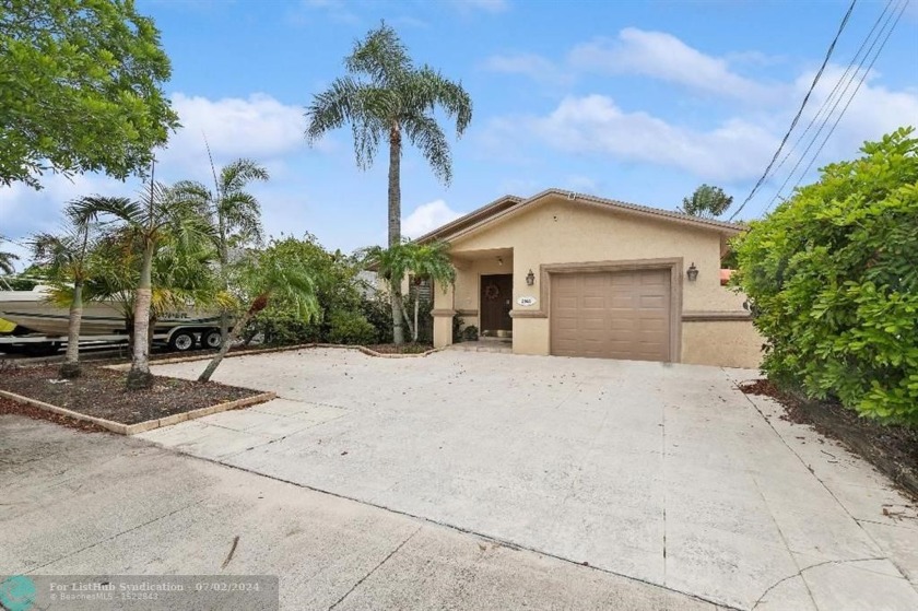 This 3-bedroom, 2-bathroom home with volume ceilings, generous - Beach Home for sale in Hollywood, Florida on Beachhouse.com