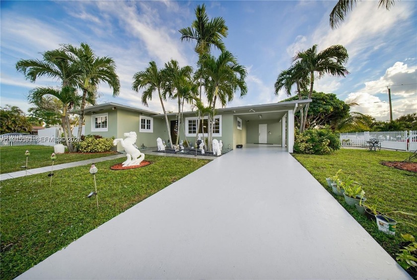 Amazing 3-bedroom, 2-bath corner home, move-in ready! Spacious - Beach Home for sale in North Miami Beach, Florida on Beachhouse.com