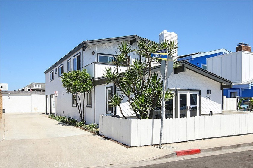 Exceptional Newport Beach Duplex - Steps from the Sand. This - Beach Townhome/Townhouse for sale in Newport Beach, California on Beachhouse.com