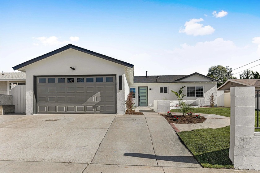 Beautifully redesigned 5 bedroom home featuring a versatile - Beach Home for sale in Oceanside, California on Beachhouse.com