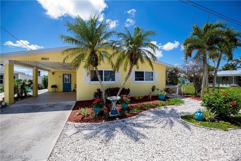Charming Gulf-Access Bungalow in Historic Matlacha. Discover the - Beach Home for sale in Matlacha, Florida on Beachhouse.com
