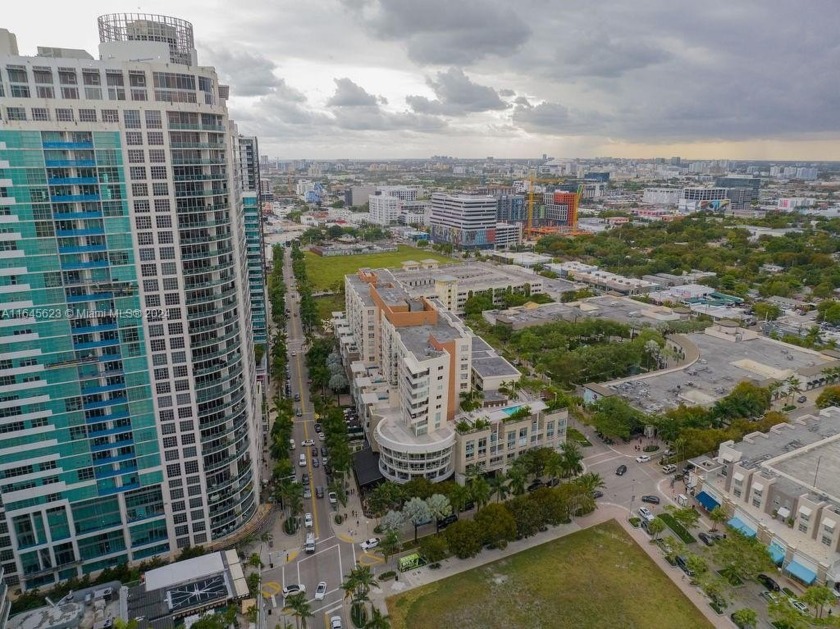 UNIQUE CORNER PH with TWO (2) assigned parking's AND Storage!!! - Beach Condo for sale in Miami, Florida on Beachhouse.com