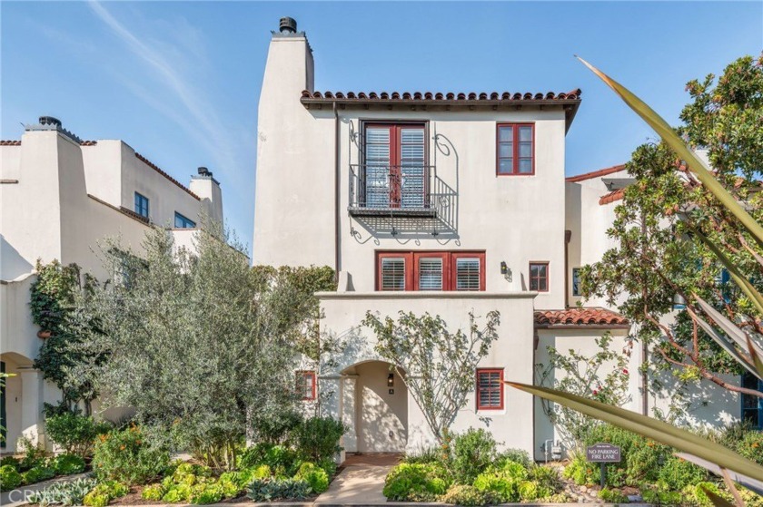 Experience Santa Barbara Living at Its Finest - Located in the - Beach Townhome/Townhouse for sale in Santa Barbara, California on Beachhouse.com