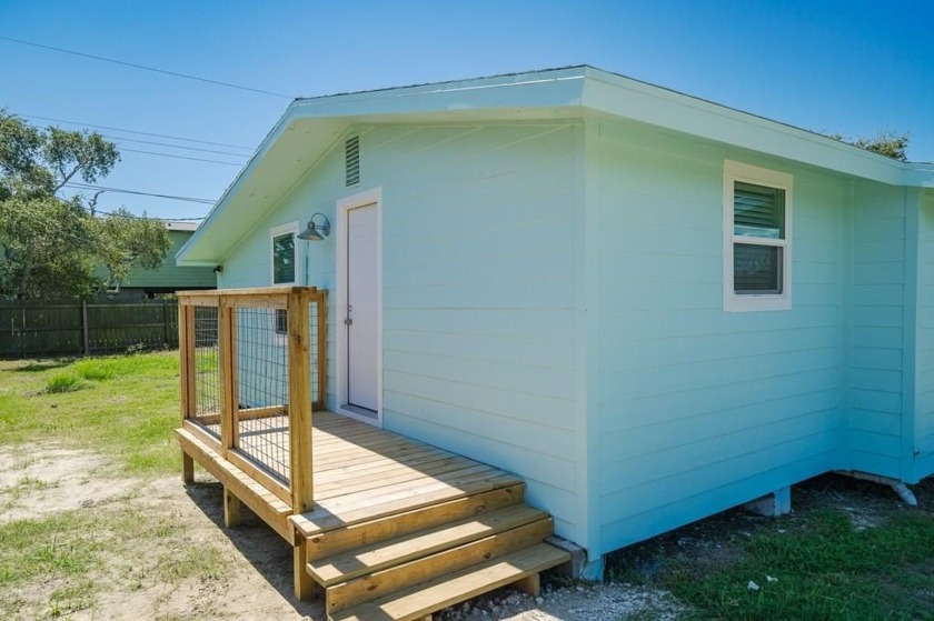 Completely Updated! This cute coastal cottage has had a full - Beach Home for sale in Rockport, Texas on Beachhouse.com