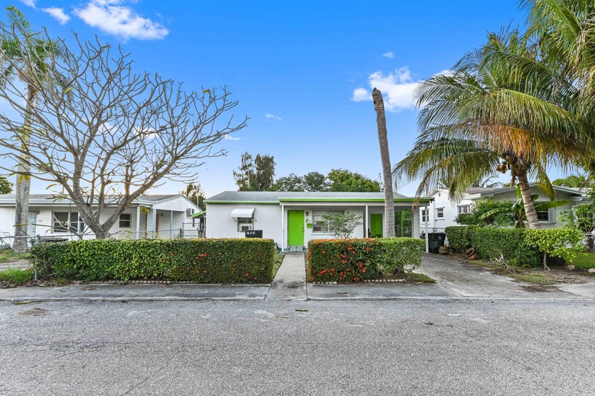 Discover this charming 1-story home in Lake Worth Town with no - Beach Home for sale in Lake Worth Beach, Florida on Beachhouse.com