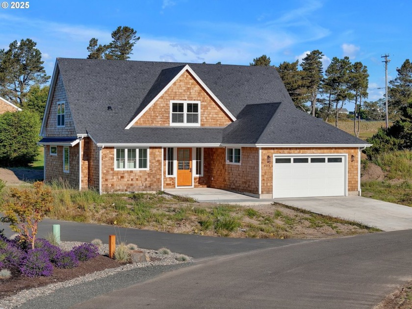 Warm, welcoming, and newly completed, this beautiful home in The - Beach Home for sale in Gearhart, Oregon on Beachhouse.com