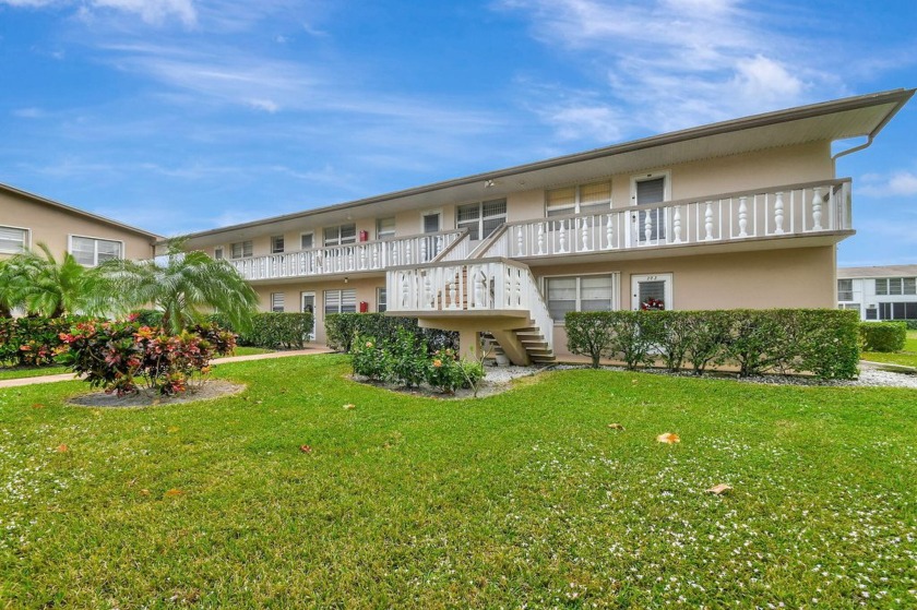 Updated 2 bed, 2 bath, 1st floor condo. This gated 55+ community - Beach Condo for sale in West Palm Beach, Florida on Beachhouse.com