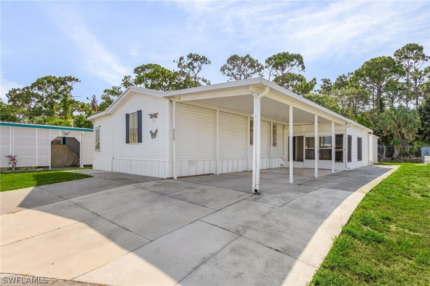 Welcome Home to this well maintained 2-bedroom, 2-bath 2005 - Beach Home for sale in North Fort Myers, Florida on Beachhouse.com