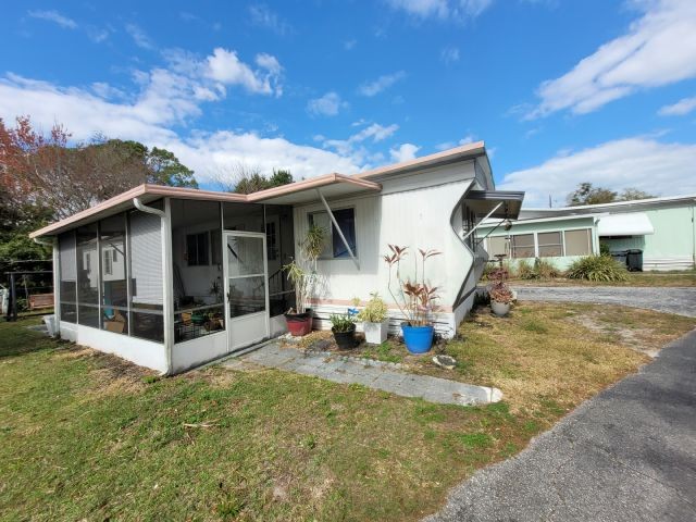 Mobile home for sale at a great price only 10 mins from the - Beach Home for sale in Ormond Beach, Florida on Beachhouse.com