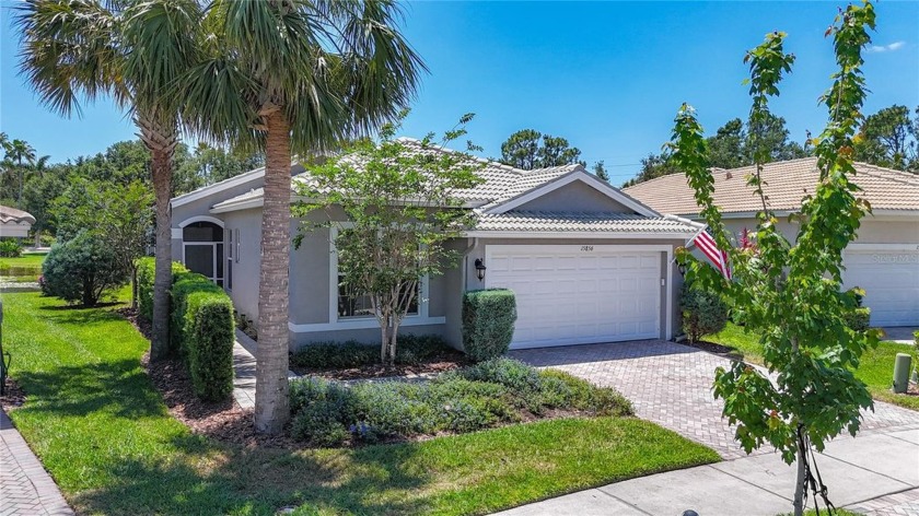 This spectacular 3 bedroom, 2 bath upgraded modern home comes - Beach Home for sale in Wimauma, Florida on Beachhouse.com