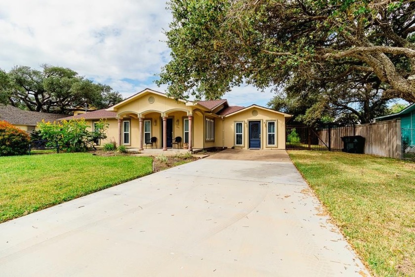 This charming 3-bedroom, 4-bathroom home in the heart of Fulton - Beach Home for sale in Fulton, Texas on Beachhouse.com