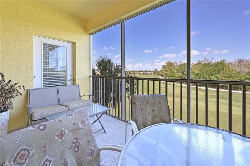 GOLF MEMBERSHIP INCLUDED! Turnkey furnished 2BR/2BA offering a - Beach Condo for sale in Naples, Florida on Beachhouse.com