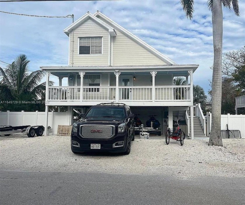 Discover your dream oasis at this waterfront paradise! With a - Beach Home for sale in Sugarloaf Key, Florida on Beachhouse.com