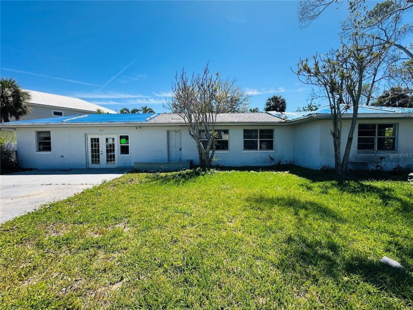 Investor Special - Holmes Beach - Walk to the Gulf. Blank canvas - Beach Home for sale in Holmes Beach, Florida on Beachhouse.com