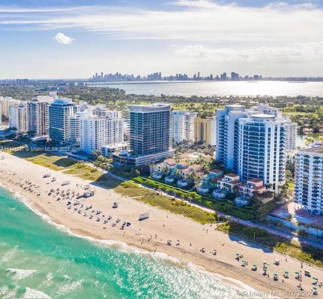 Unfortunately Buyer couldn't obtain financing. Unpack your bags - Beach Condo for sale in Miami Beach, Florida on Beachhouse.com