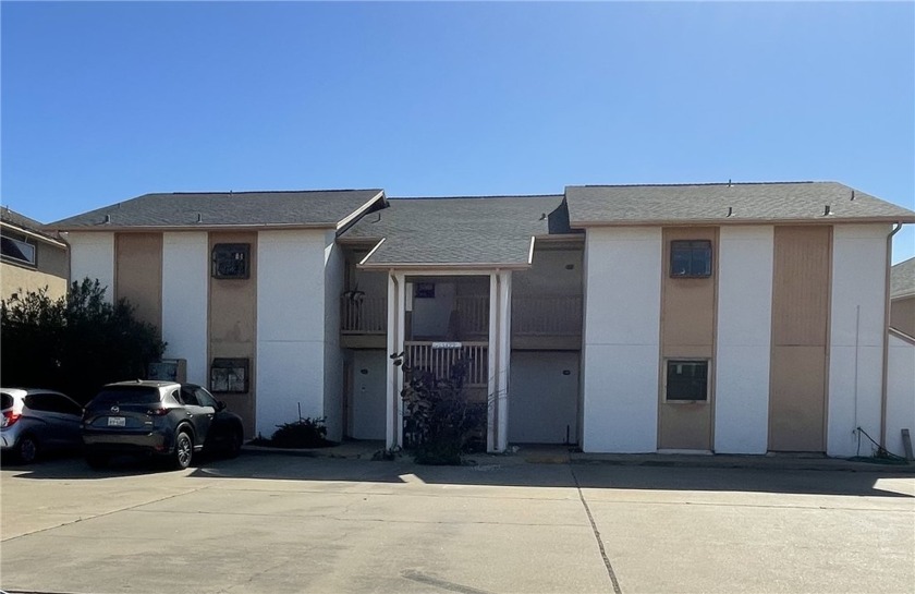 6 one bedroom, 1 bath units with 717 sqft each. 115 sqft of open - Beach Commercial for sale in Corpus Christi, Texas on Beachhouse.com