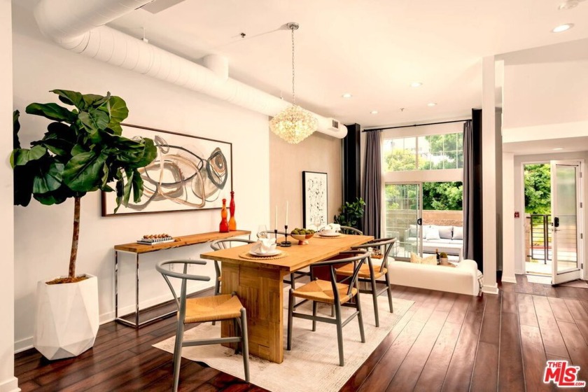 Get the best of both worlds: A quiet home, with all the - Beach Condo for sale in Playa Vista, California on Beachhouse.com