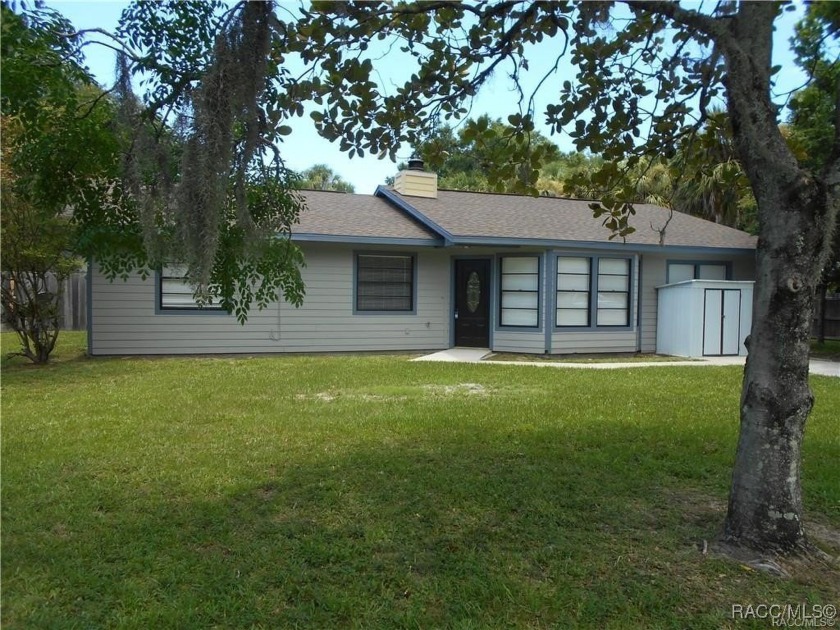 THIS IS FLORIDA LIVING!! NICELY APPOINTED & MOVE IN READY 4/2 - Beach Home for sale in Crystal River, Florida on Beachhouse.com