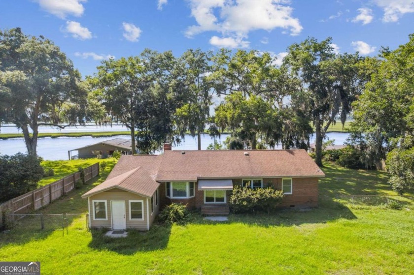 **Riverfront Home with Deep Water Access and Dock**    Welcome - Beach Home for sale in Saint Marys, Georgia on Beachhouse.com