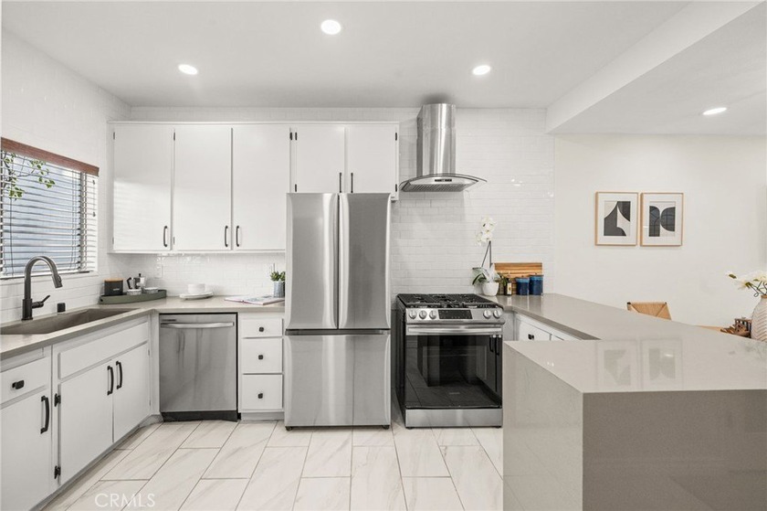 Luxury Townhome on Abbot Kinney Blvd in Venice! 

Experience - Beach Townhome/Townhouse for sale in Venice, California on Beachhouse.com