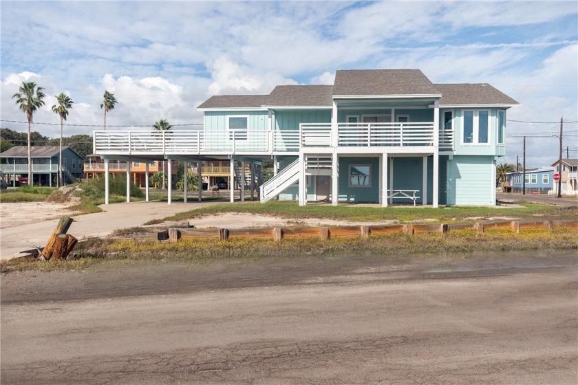 Gorgeous, renovated 4 bedroom, 3 bathroom home located within - Beach Home for sale in Corpus Christi, Texas on Beachhouse.com