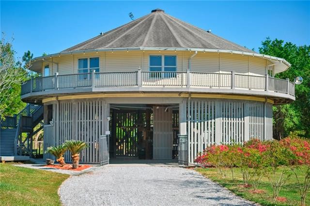 Welcome to your safe getaway on the Coast! Enjoy coastal living - Beach Home for sale in Pass Christian, Mississippi on Beachhouse.com