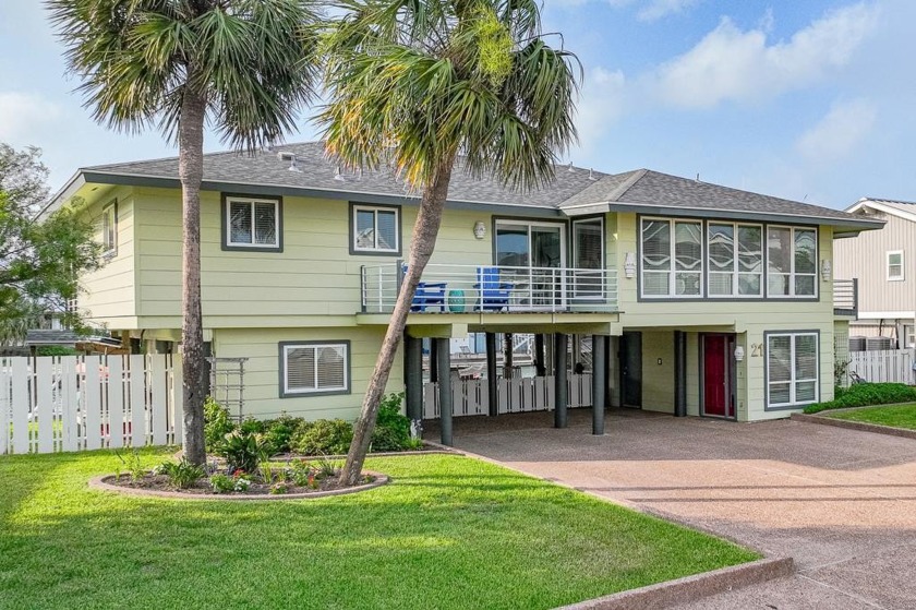 Don't miss out on this beautiful, fully furnished 4 Bedroom/3 - Beach Home for sale in Rockport, Texas on Beachhouse.com