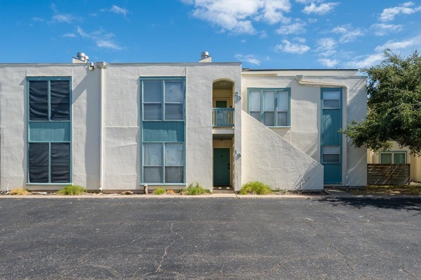 Enjoy the serenity of the coast under the windswept oaks of - Beach Condo for sale in Rockport, Texas on Beachhouse.com