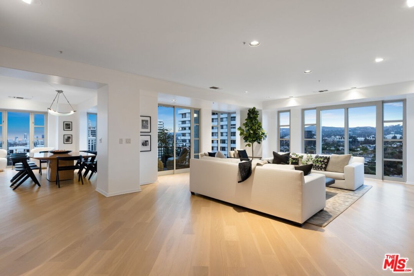 Beautiful, light filled, northwest corner unit in *The Wilshire - Beach Condo for sale in Los Angeles, California on Beachhouse.com