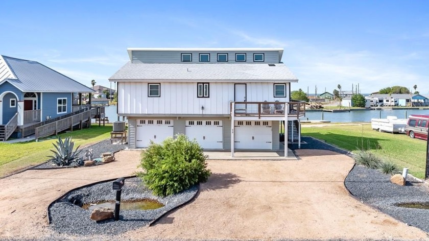 WOW! BEYOND ADORABLE Coastal Vacation home, Investment Property - Beach Home for sale in Rockport, Texas on Beachhouse.com