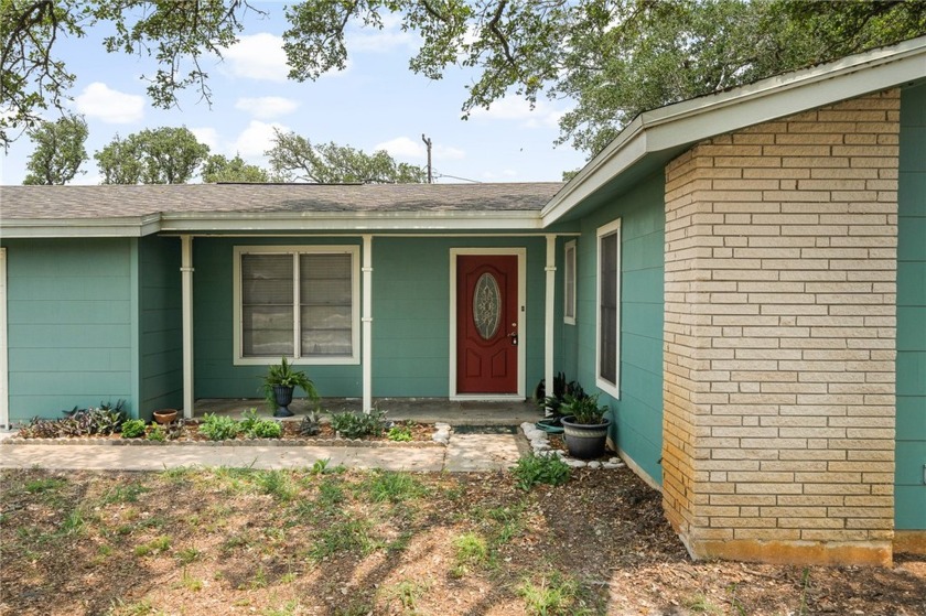 1906 Cochran Lane, in a beautiful well well-established - Beach Home for sale in Rockport, Texas on Beachhouse.com