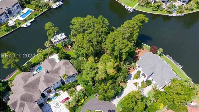 Situated on a desirable *bridge* street in the heart of Wexford - Beach Lot for sale in Hilton Head Island, South Carolina on Beachhouse.com