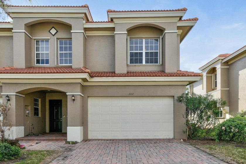 This three bedroom, end-unit townhouse has a lake view, screened - Beach Townhome/Townhouse for sale in Port Saint Lucie, Florida on Beachhouse.com