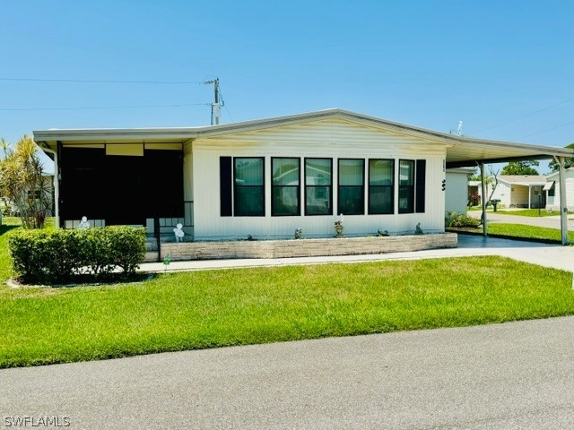 TURNKEY BRING YOUR SUITCASE EVERYTHING ENCLUDED! THIS PROPERTY - Beach Home for sale in North Fort Myers, Florida on Beachhouse.com