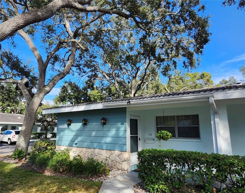 Find your slice of Florida paradise at Twin Oaks! Live - Beach Condo for sale in Seminole, Florida on Beachhouse.com