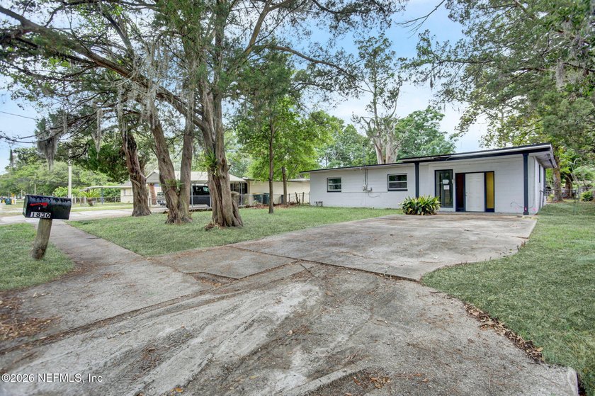 Incredible opportunity in desirable Southside Estates! This - Beach Home for sale in Jacksonville, Florida on Beachhouse.com