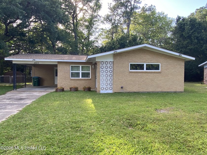 Tip Top Condition, Move In Ready. This home has NEW ROOF, NEW AC - Beach Home for sale in Pascagoula, Mississippi on Beachhouse.com