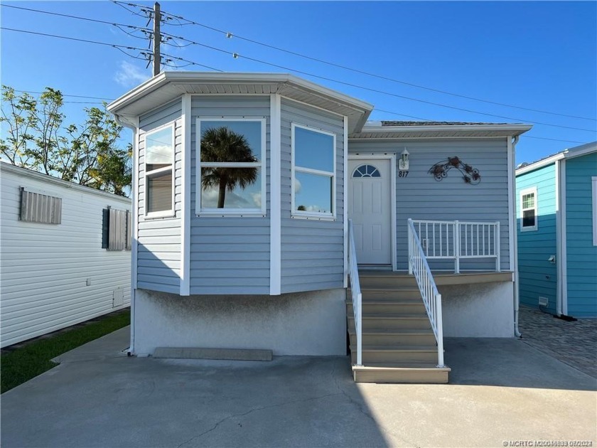 WELCOME TO PARADISE~~~ 2 BEDROOM, 2 BATH (HALL BATH REMODELED - Beach Home for sale in Jensen Beach, Florida on Beachhouse.com