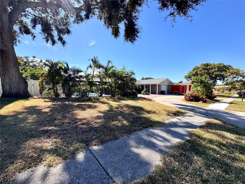 WHO WOULD LIKE A $10,000 SELLER CONSESION ON TOP OF A UNDER - Beach Home for sale in Seminole, Florida on Beachhouse.com