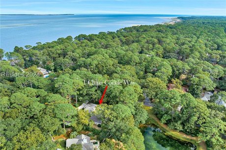 Location Location - 4th Row Port Royal Sound and just off - Beach Home for sale in Hilton Head Island, South Carolina on Beachhouse.com