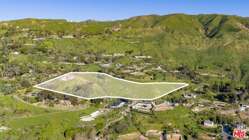 Perched high above the Pacific Ocean on a rare promontory, 20520 - Beach Acreage for sale in Malibu, California on Beachhouse.com