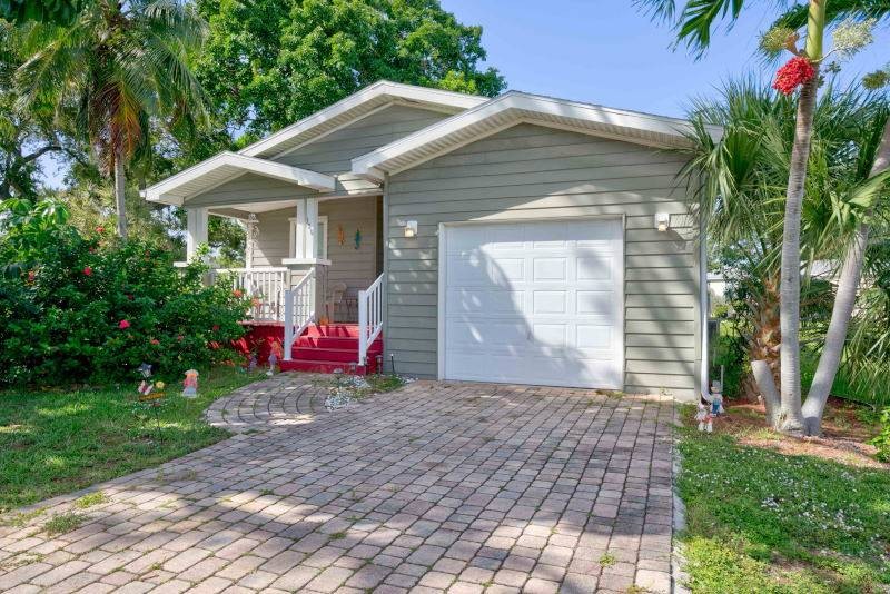 Land Lease, All Age, Resort Style Community in The Meadows - Beach Home for sale in Palm Beach Gardens, Florida on Beachhouse.com