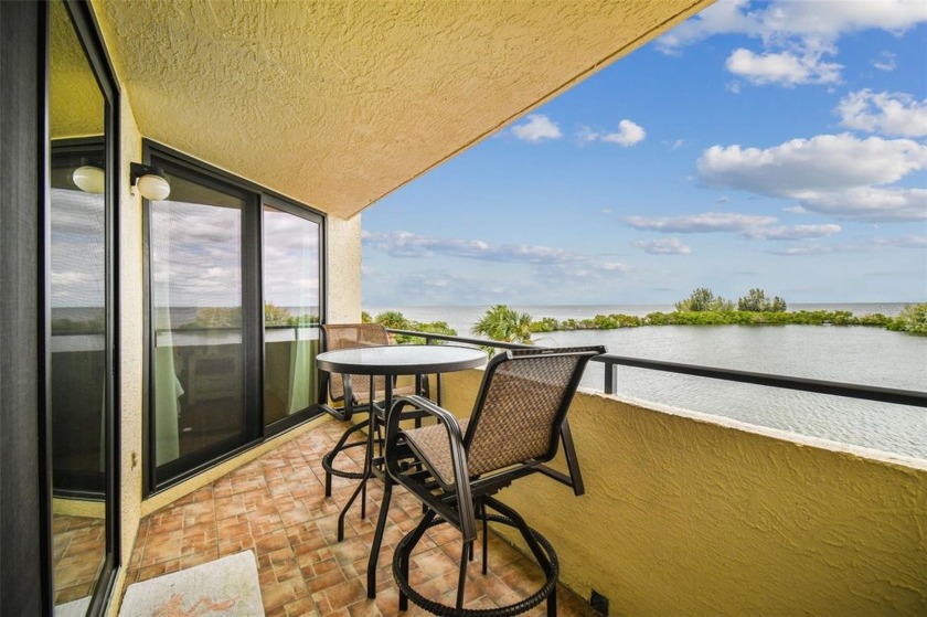 Welcome to THE FLAMINGO!! Enjoy watching dolphins, manatees and - Beach Condo for sale in Hudson, Florida on Beachhouse.com