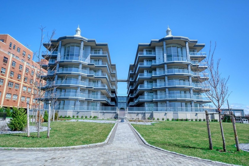Beautiful water front condo , two bedrooms with two bathrooms - Beach Condo for sale in College Point, New York on Beachhouse.com