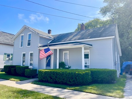 Affordable 2 or 3 bedroom home in the City of Manistee near - Beach Home for sale in Manistee, Michigan on Beachhouse.com